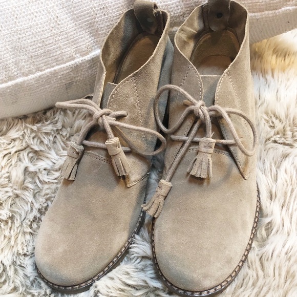 Hush Puppies Shoes - NWOT Hush Puppies Cyra Catelyn Desert Chukka Boots
